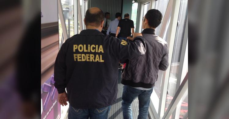 Foragido da justiça brasileira é deportado pelo ICE