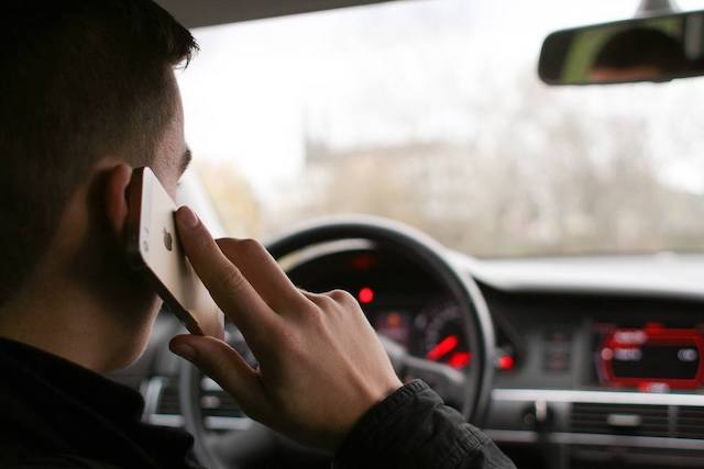 APROVADA lei que bane celulares no trânsito em MA