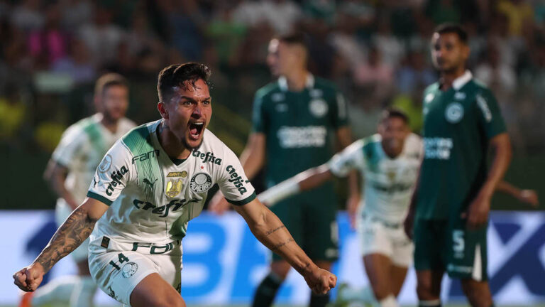 Palmeiras goleia o Goiás e é o vice-lider da Série A