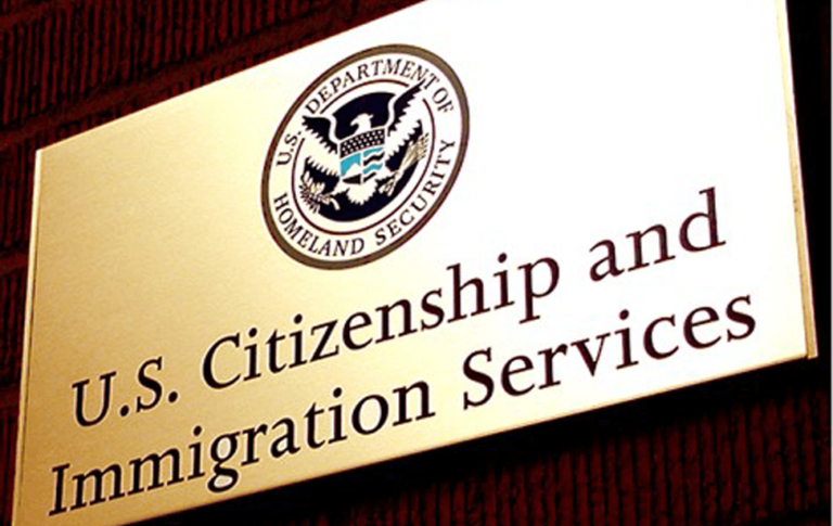 Cuidado com as fraudes imigratórias; USCIS adverte contra golpes