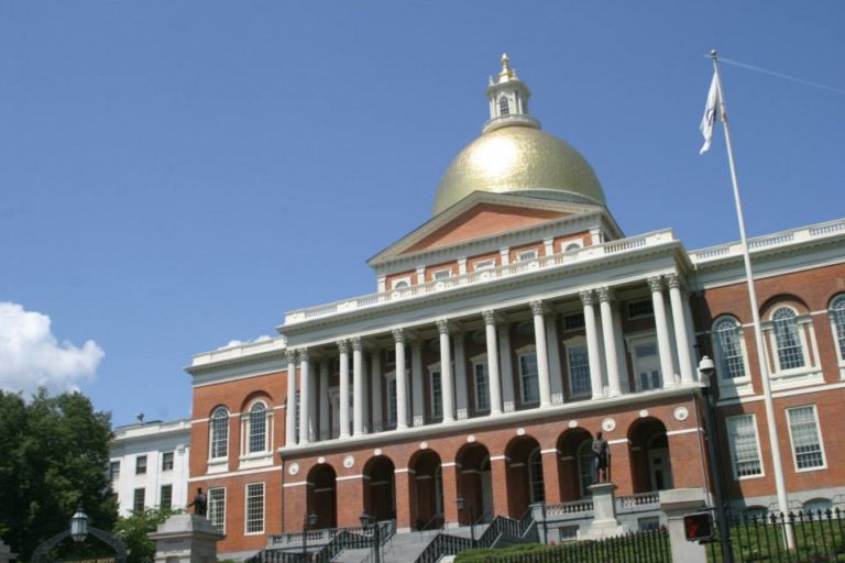 Massachusetts: Governador Baker apresenta projeto de cooperação com o ICE