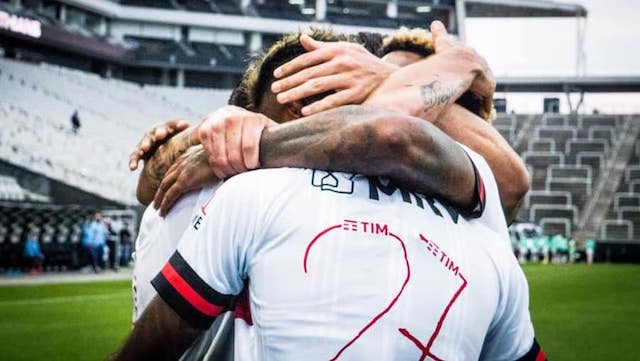 NA Arquibancada: Flamengo goleia o Corinthians em SP