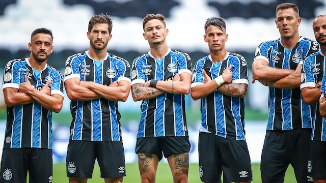 GRÊMIO goleia o Vasco e São Paulo abre quatro pontos na liderança